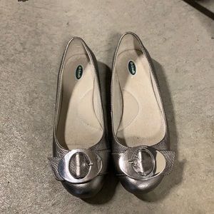 Dr. Scholls 6M Silver Flats